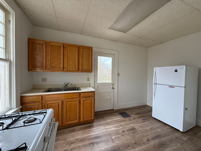 Building Photo - ALL UTILITIES INCLUDED...1 Bed 1 Bath