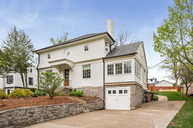Building Photo - Beautiful Home in 12 South, Nashville!