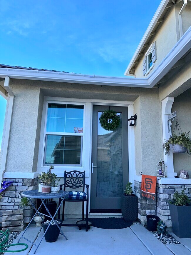Building Photo - 731 Hydrangea Dr