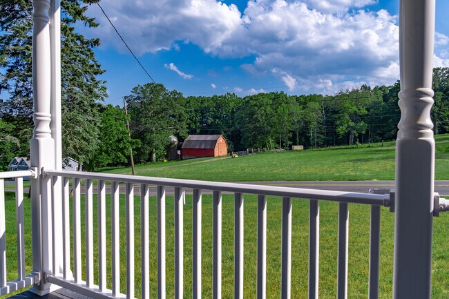 Foto del edificio - 328 Matthews St