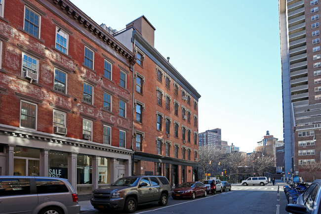 Building Photo - 190A Duane St