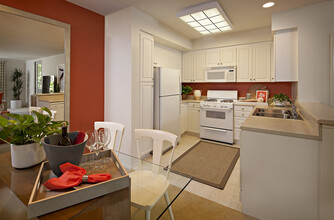 Serrano Apartment Homes photo'