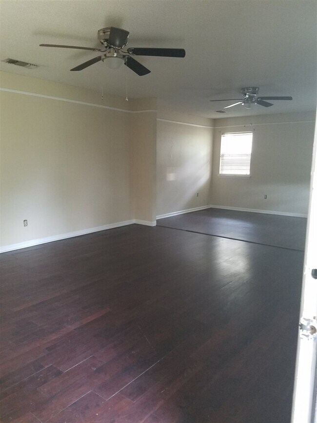 Foto del edificio - 5620 Westview Ln