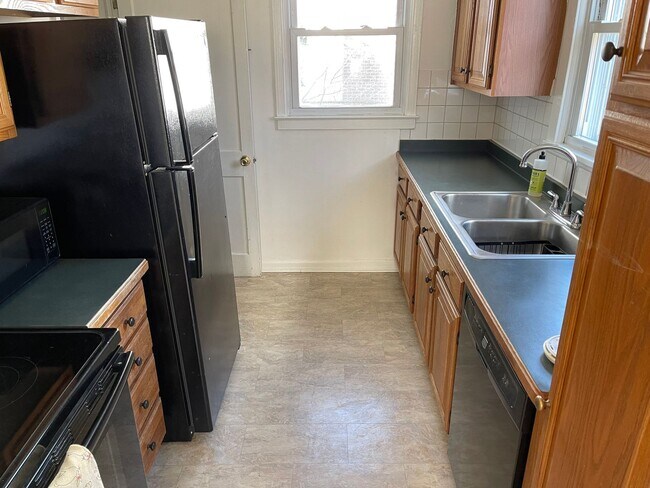 Foto del edificio - 3 bed 1 bathroom house