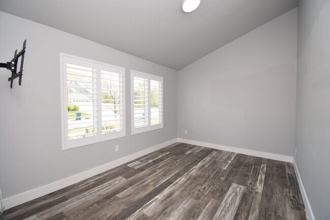 Foto del edificio - Spacious and Bright 5 Bed 3.5 Bath in Riverton!!