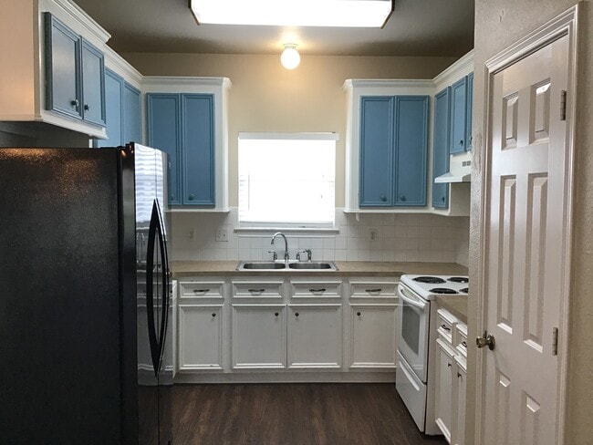 Building Photo - 13470 Miller Ln