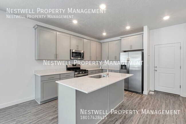 Foto del edificio - Amazing 4-bed Townhome in Saratoga Springs