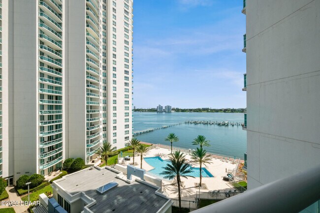 Building Photo - 231 Riverside Dr