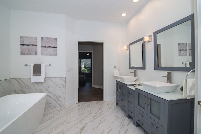 Foto del edificio - 1579 Harrington Park Dr