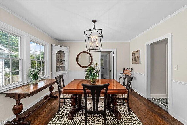 Dining Room - 3695 Strandhill Rd