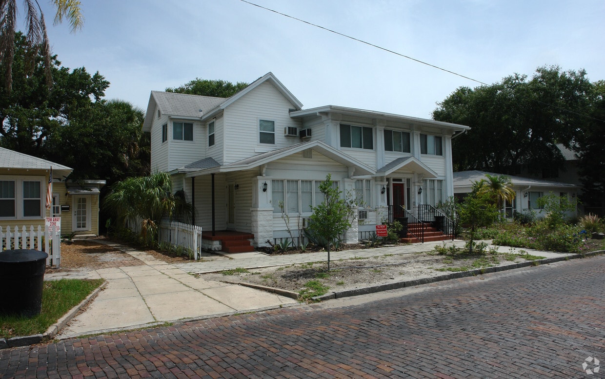 Building Photo - 255 6th Ave N