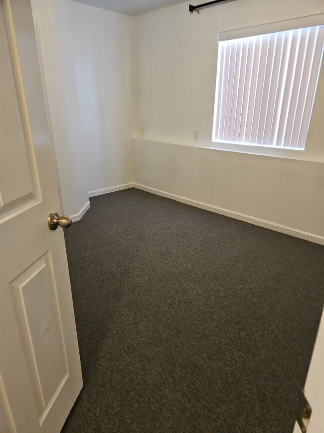 Building Photo - 210 Country West Rd