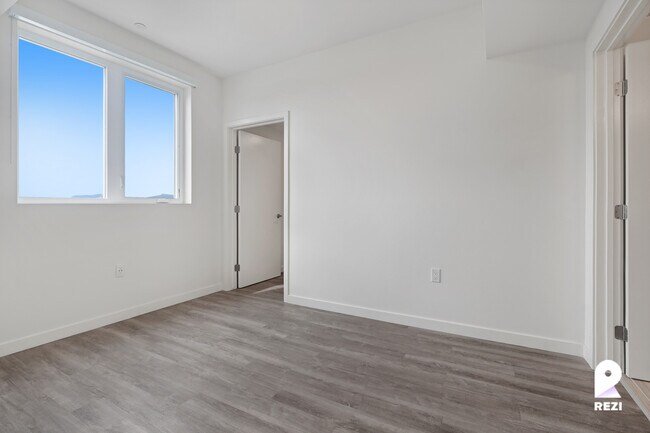 Foto del edificio - 1363 Colton St