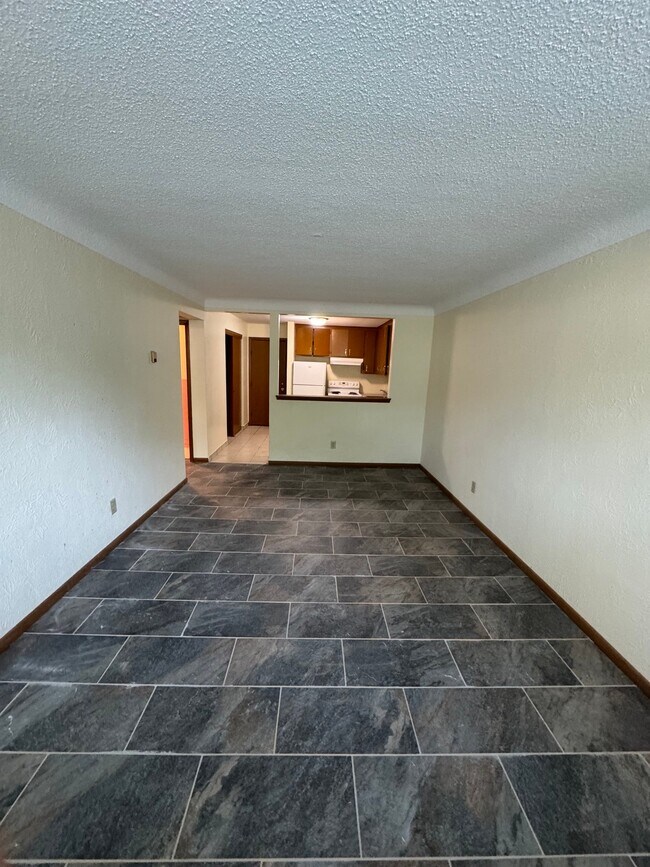 Foto del edificio - 556 Jenks Ave E