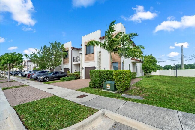 Foto del edificio - 21460 NE 2nd Ct