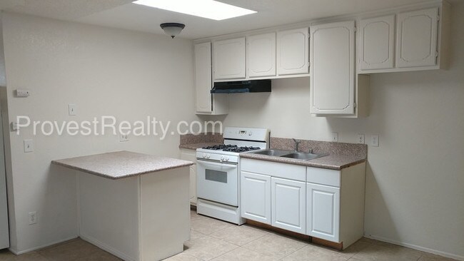 Foto del edificio - 18190 Larkspur Rd