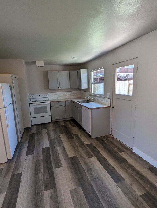 Foto del edificio - 2-bedroom 1-bathroom duplex