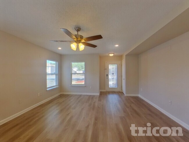 Building Photo - 11626 Brian Lakes Dr N