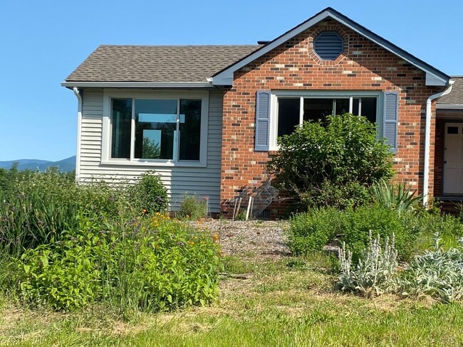 Foto del edificio - 5802 Roach Ridge