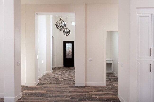 Building Photo - Gorgeous luxury 4 bedroom home in Ivins