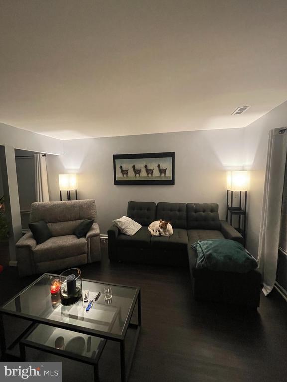 Foto del edificio - 8 Maynard Dr