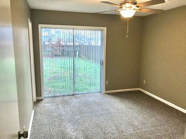 Building Photo - Bartellt Home Availalbe Now!