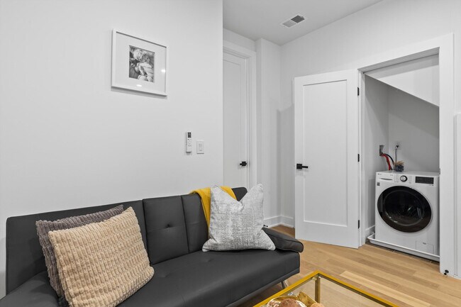 Foto del edificio - 1726 H St NE