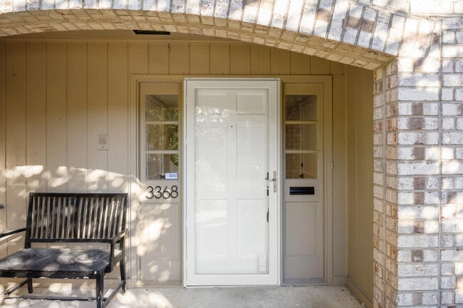 Building Photo - 3368 Montavesta Rd