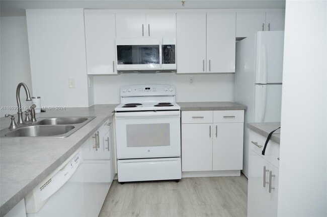 Building Photo - 2600 S University Dr