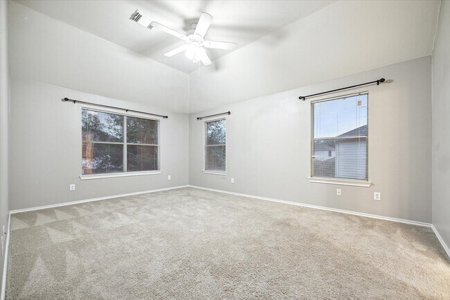 Foto del edificio - 24423 Pepperrell Pl St