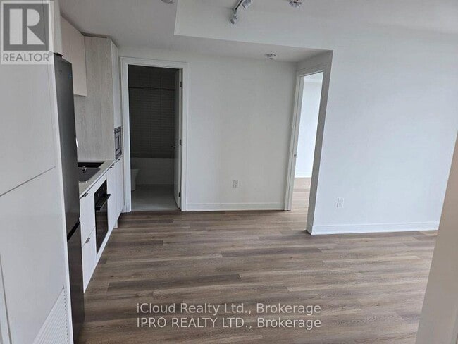 Photo du bâtiment - 86 Dundas St E