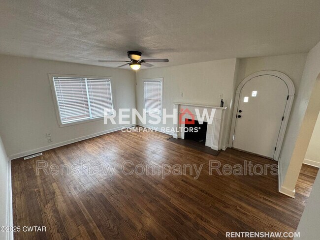 Building Photo - 1163 Hollywood Dr