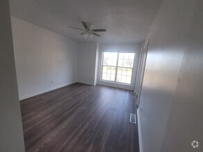 Building Photo - 110 Edgefield Rd