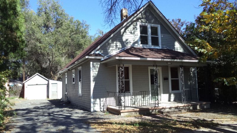 Primary Photo - 606 W Pikes Peak Ave