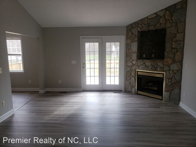 Building Photo - 3 br, 2 bath House - 164 Pepperstone Dr