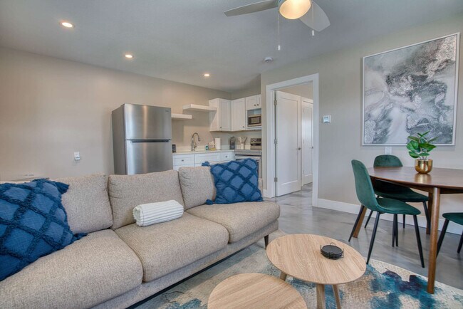 Building Photo - 126 Mango St