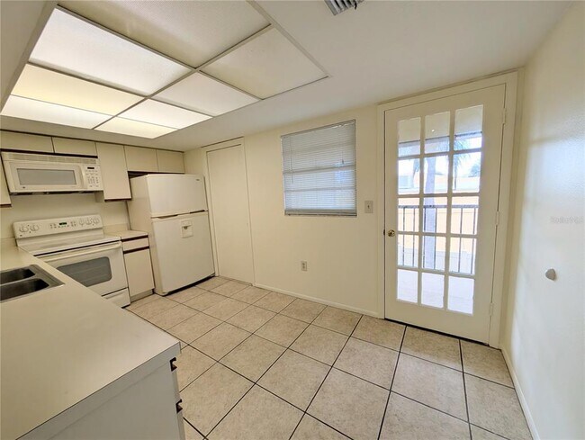 Foto del edificio - 2515 Bayshore Gardens Pkwy