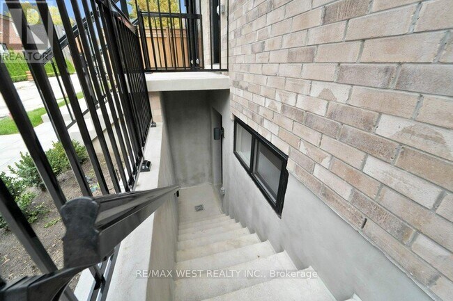 Photo du bâtiment - 661 Winona Dr