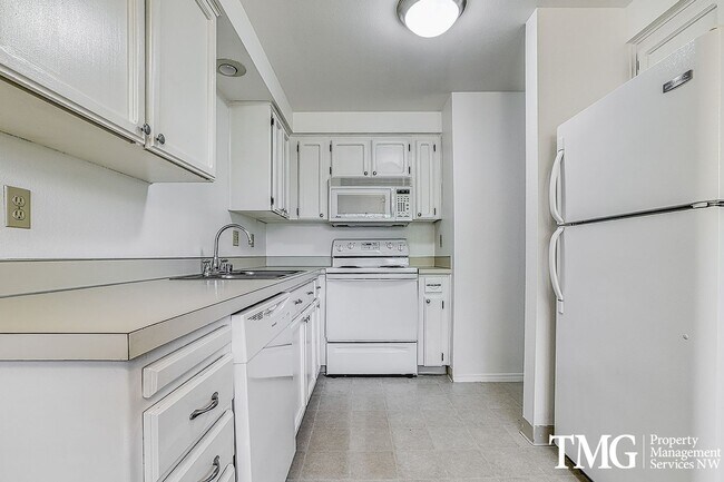Foto del edificio - 1 Bed 1 Bath Condo w/ Garage in Gated Comm...
