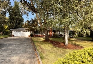 Building Photo - 14 Royal Oaks Dr