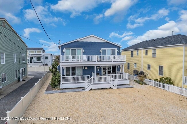 Building Photo - 1111 N Ocean Ave