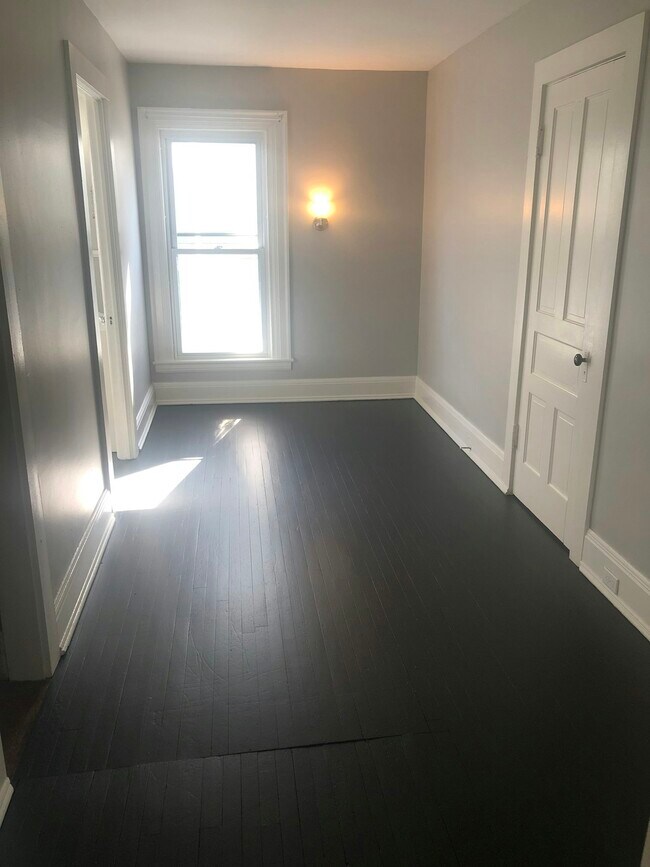 Building Photo - 249 Genesee Street, Unit Apt 2