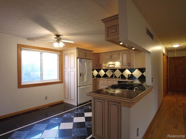 Building Photo - 1405 Swarthout Rd