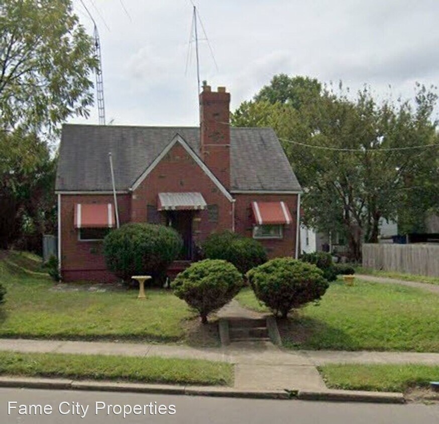 3 br, 2 bath House 2132 E Tuscarawas St House Rental in Canton, OH