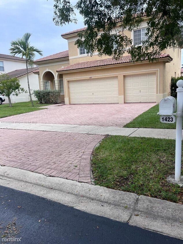 Foto principal - 4 br, 3 bath House - 1423 NE 40th Rd