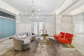 Interior Photo - 306 W Franklin