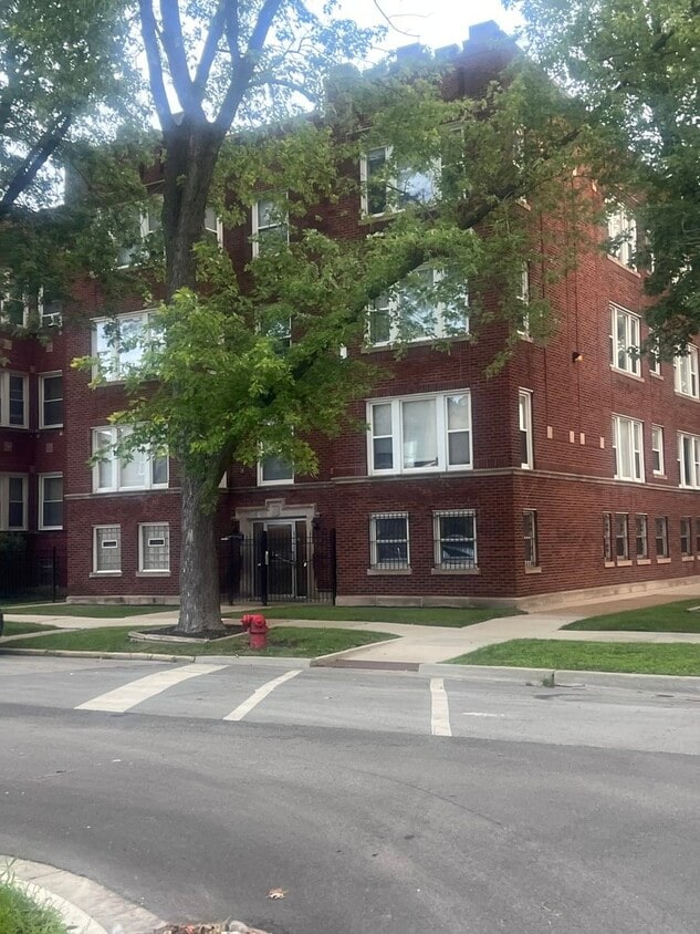 Primary Photo - 1430 E 69th St