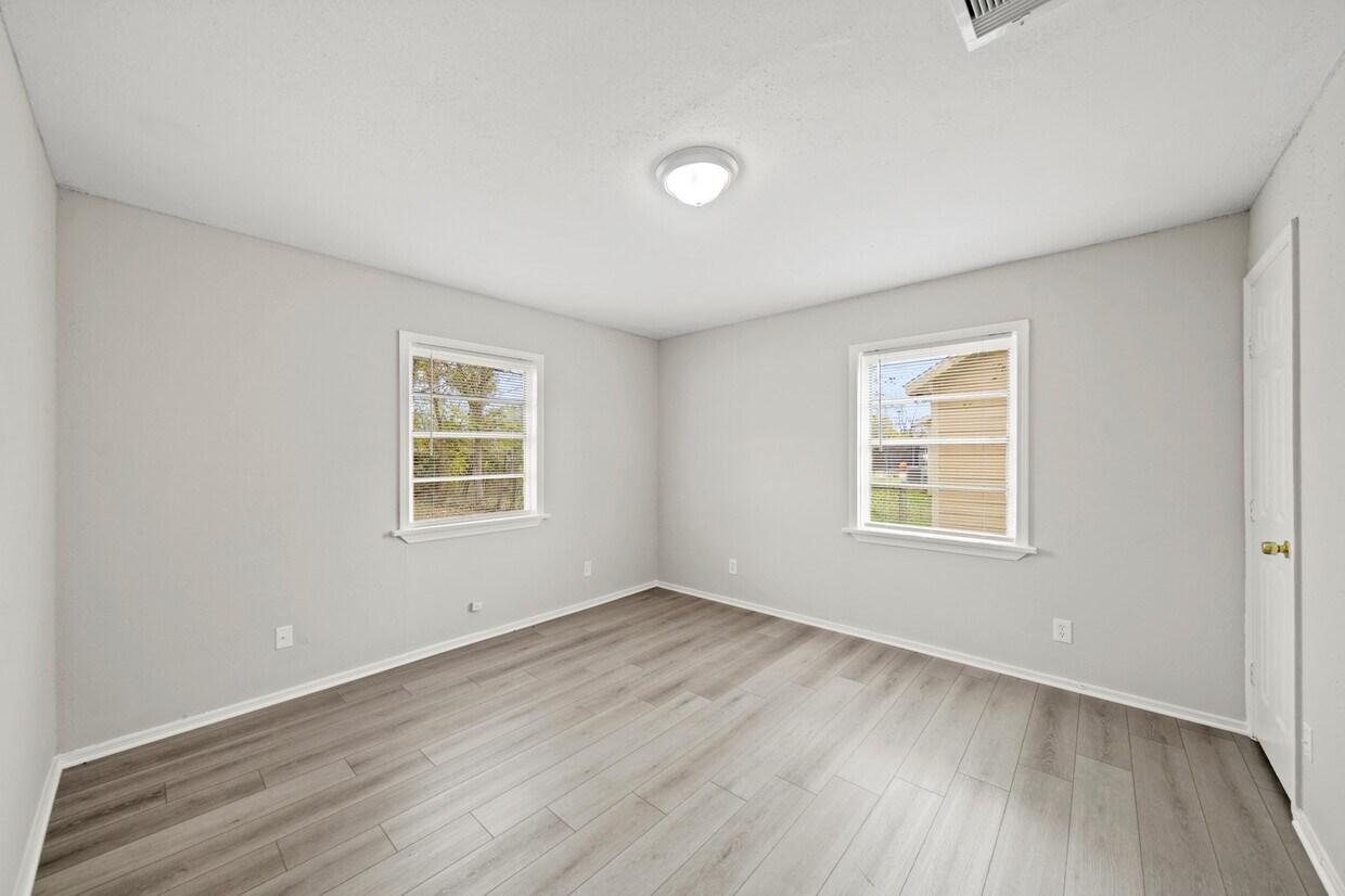 Foto del edificio - 1417 Jennifer Ln