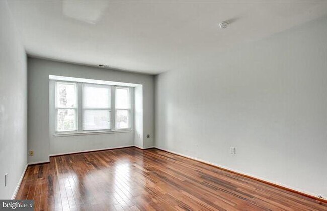 Foto del edificio - 7942 Mayfair Cir
