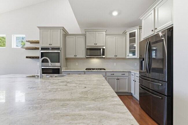 Foto del edificio - 7036 Bennett Dr.